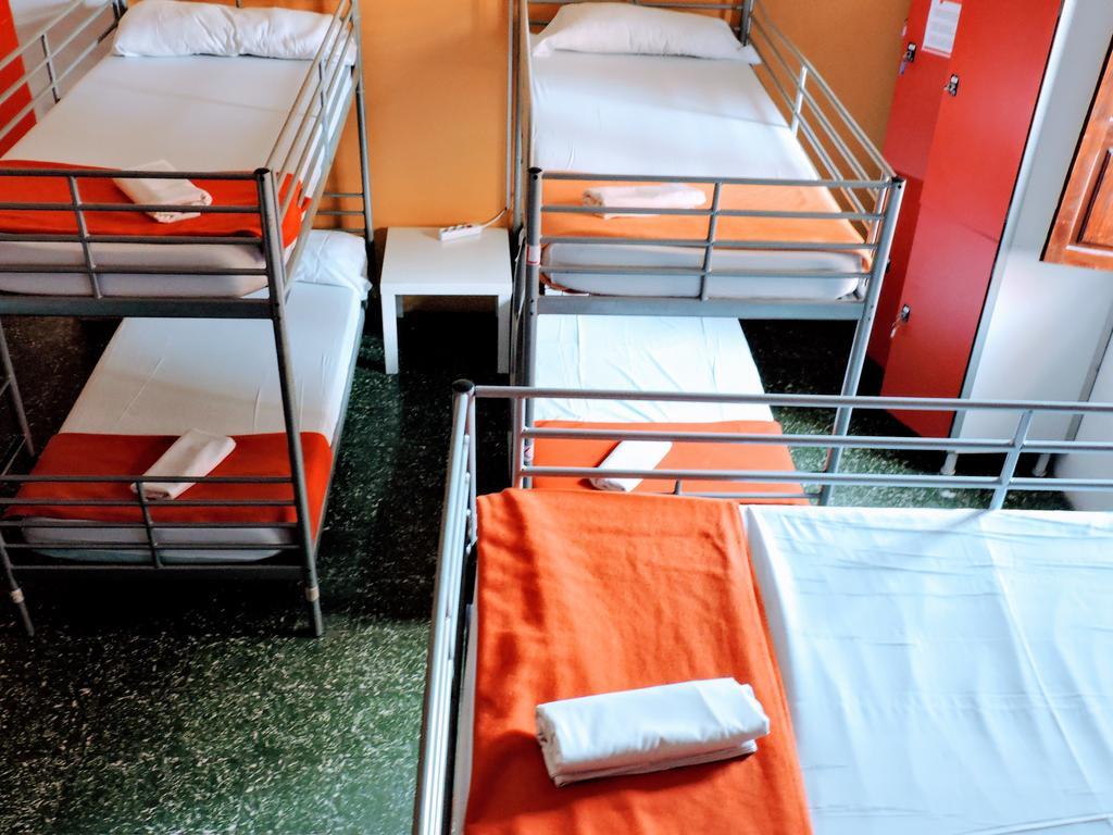 Feetup Home Backpackers Valencia Hostel ágyak fotó
